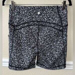 Lululemon Sole Training Bike Short Pockets Daisy Alpine White Black Floral 6